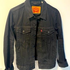 Black Levi’s denim jacket